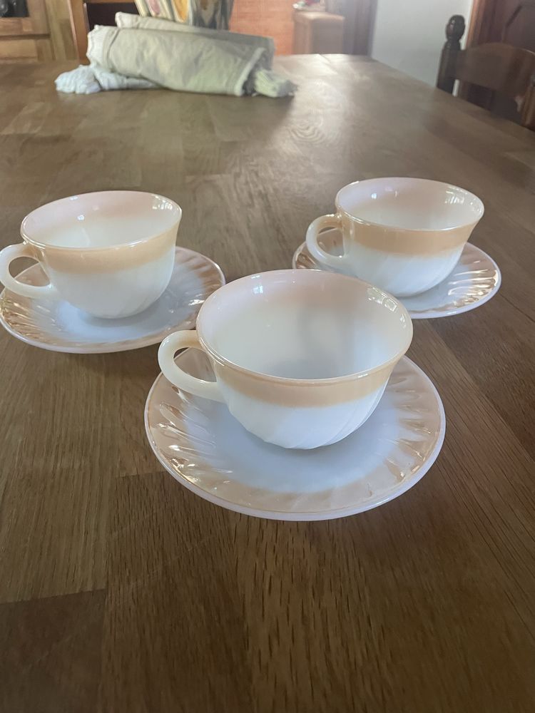 3 chavenas de cha em pirecse,muito antigas em bom estado.