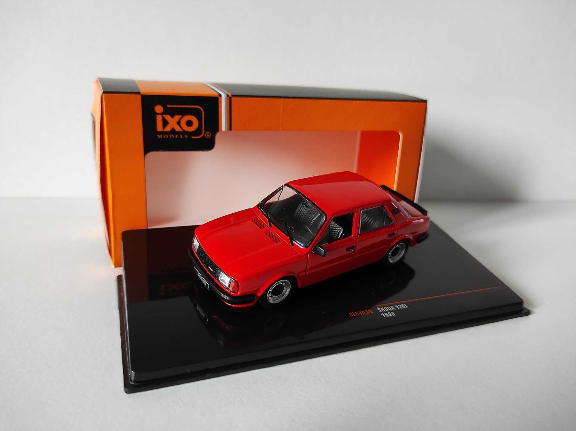 Skoda 120L 1983 Czerwony 1:43 IXO uszkodzona gablotka