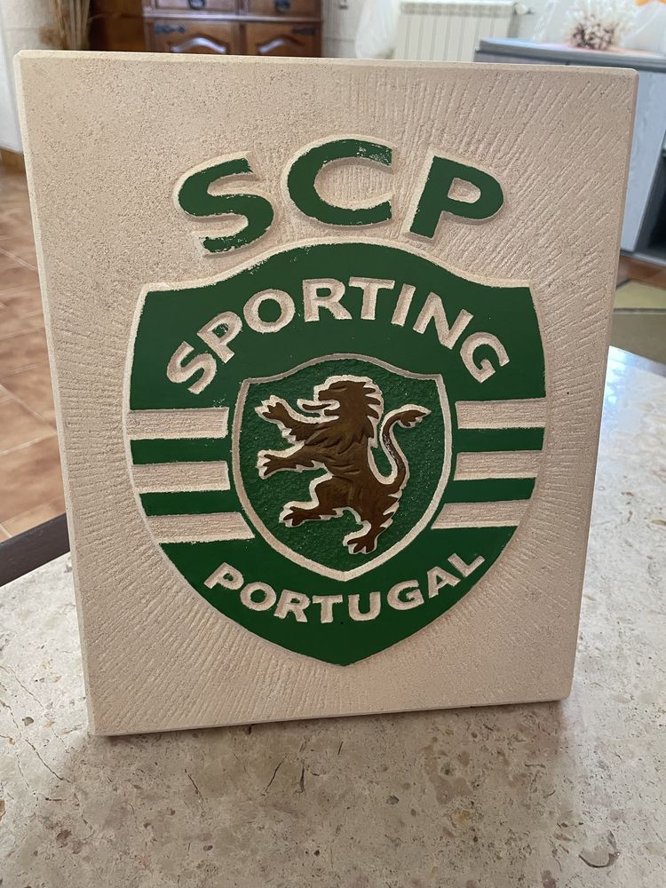 Emblema de Sporting em pedra