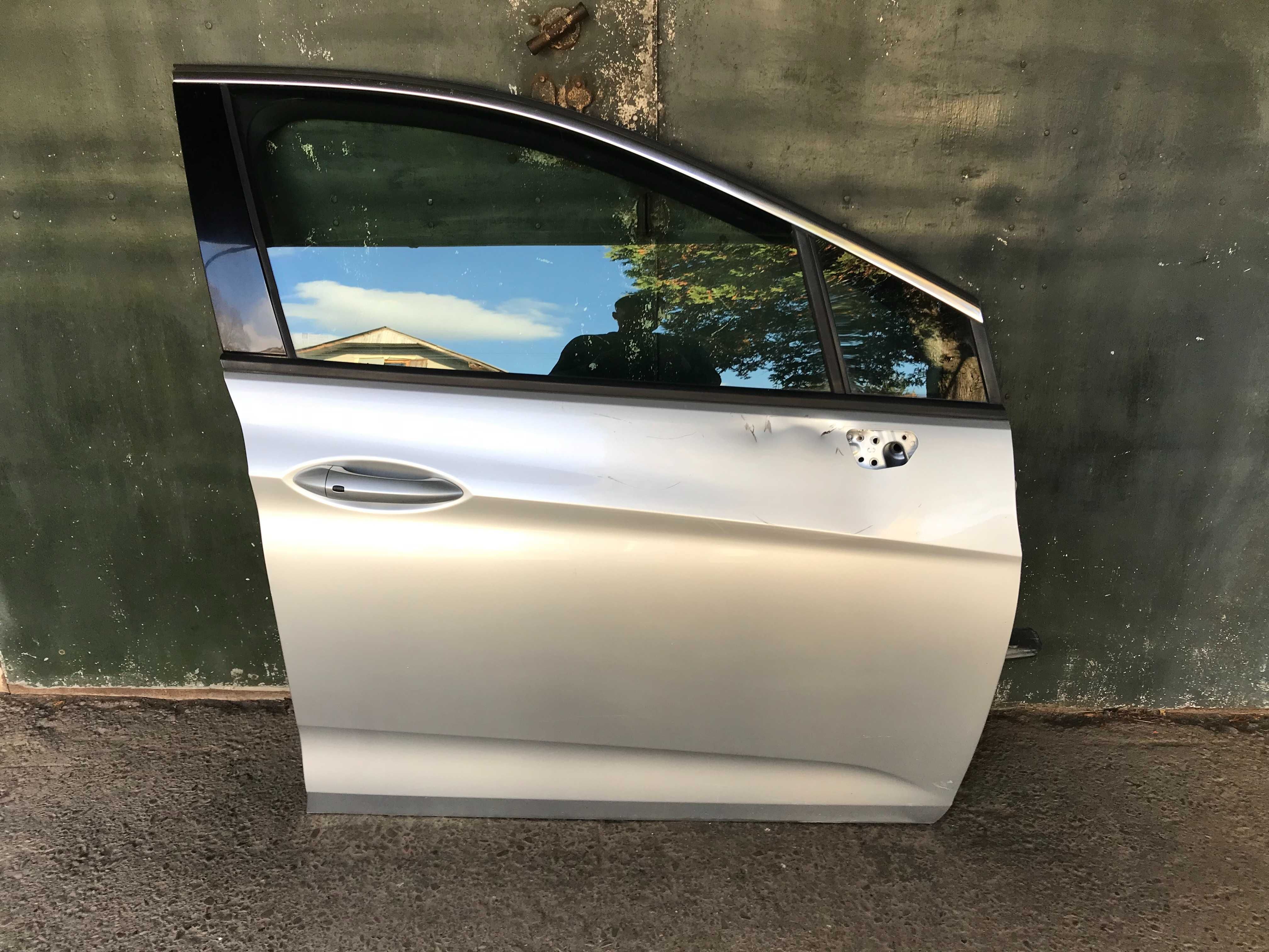 Передня права дверка Opel Astra K