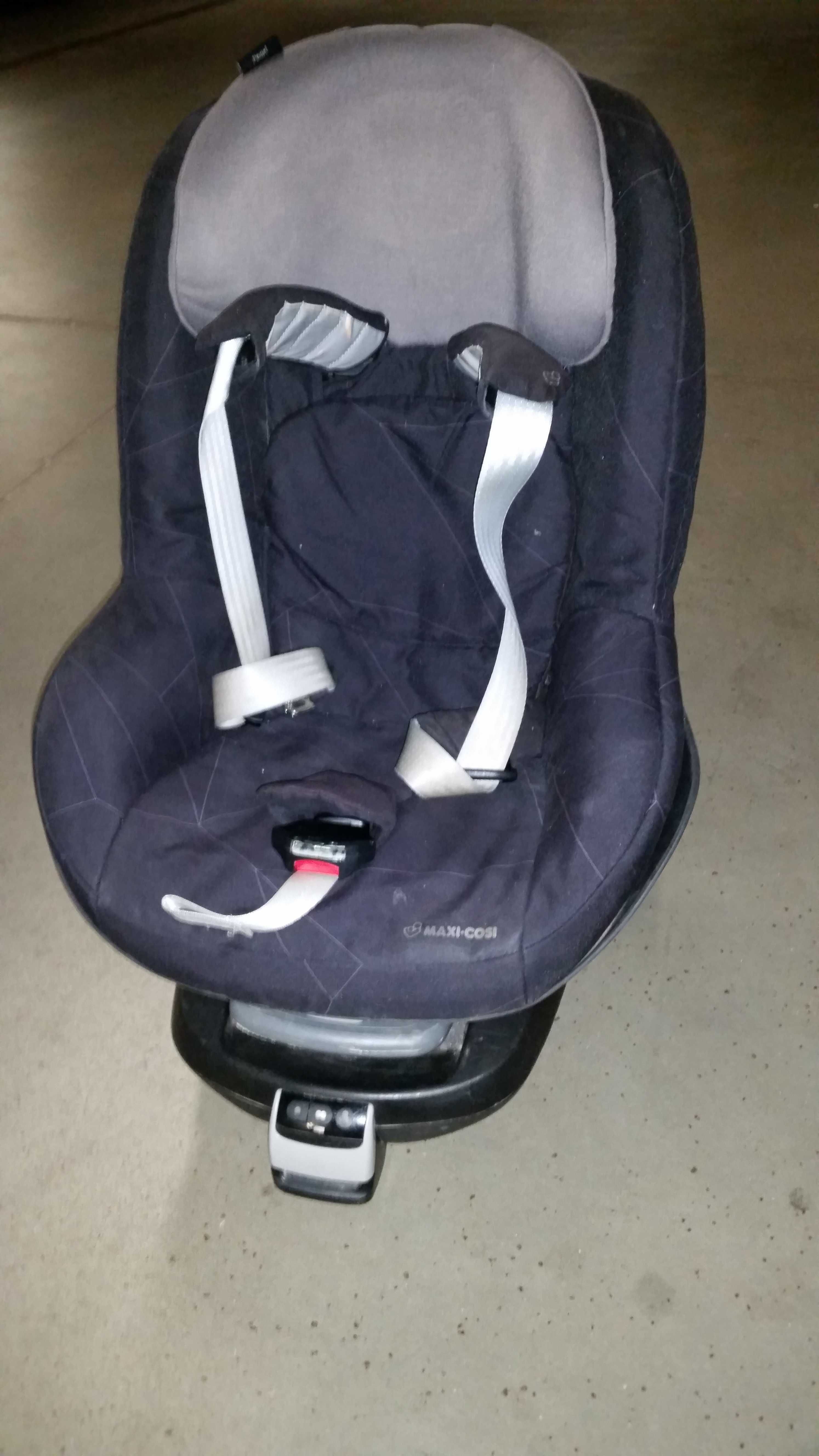 Maxi Cosi fotelik Pearl 9-18kg wraz z bazą Family Fix isofix