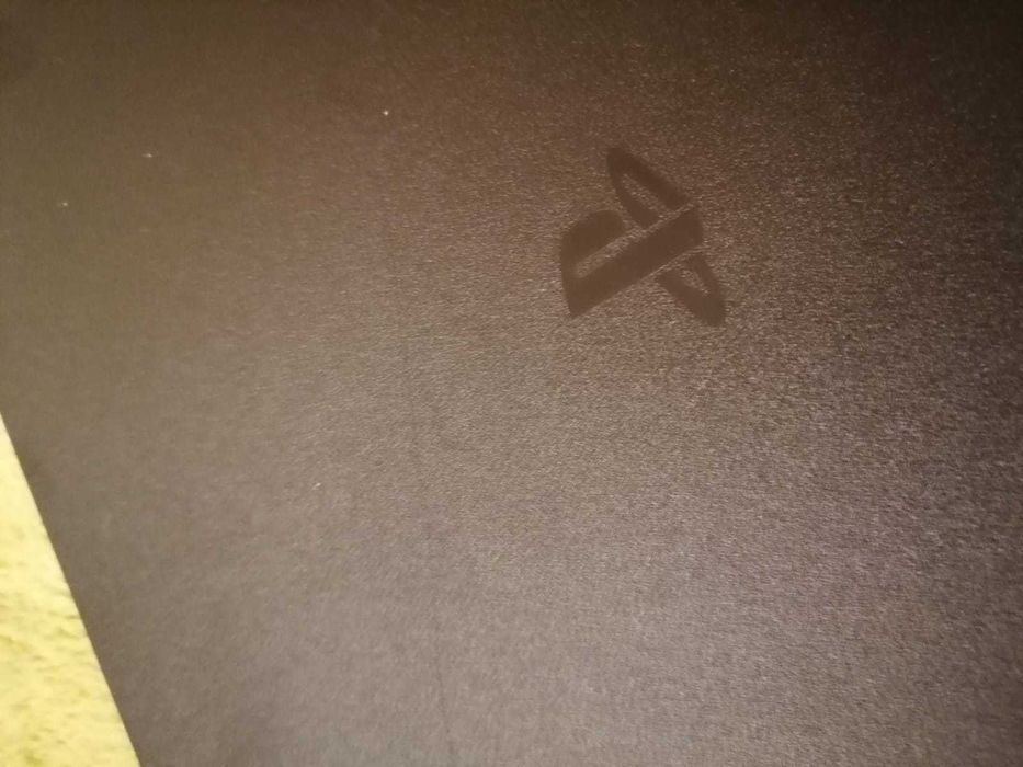 Konsola PS4 Slim 512+2 pady+2 gry