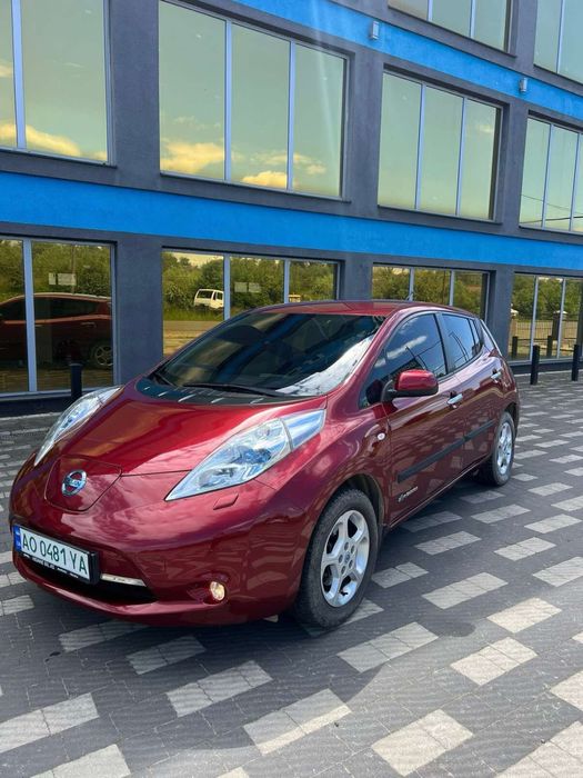 Продам Nissan leaf 2012