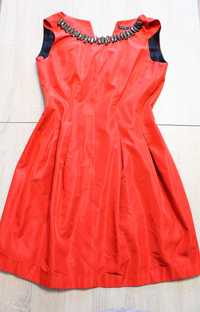 Czerwona sukienka z naszyjnikiem ZARA