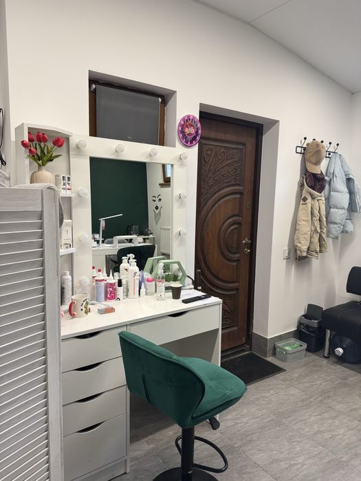 Оренда місця майстра манікюру , бровиста.