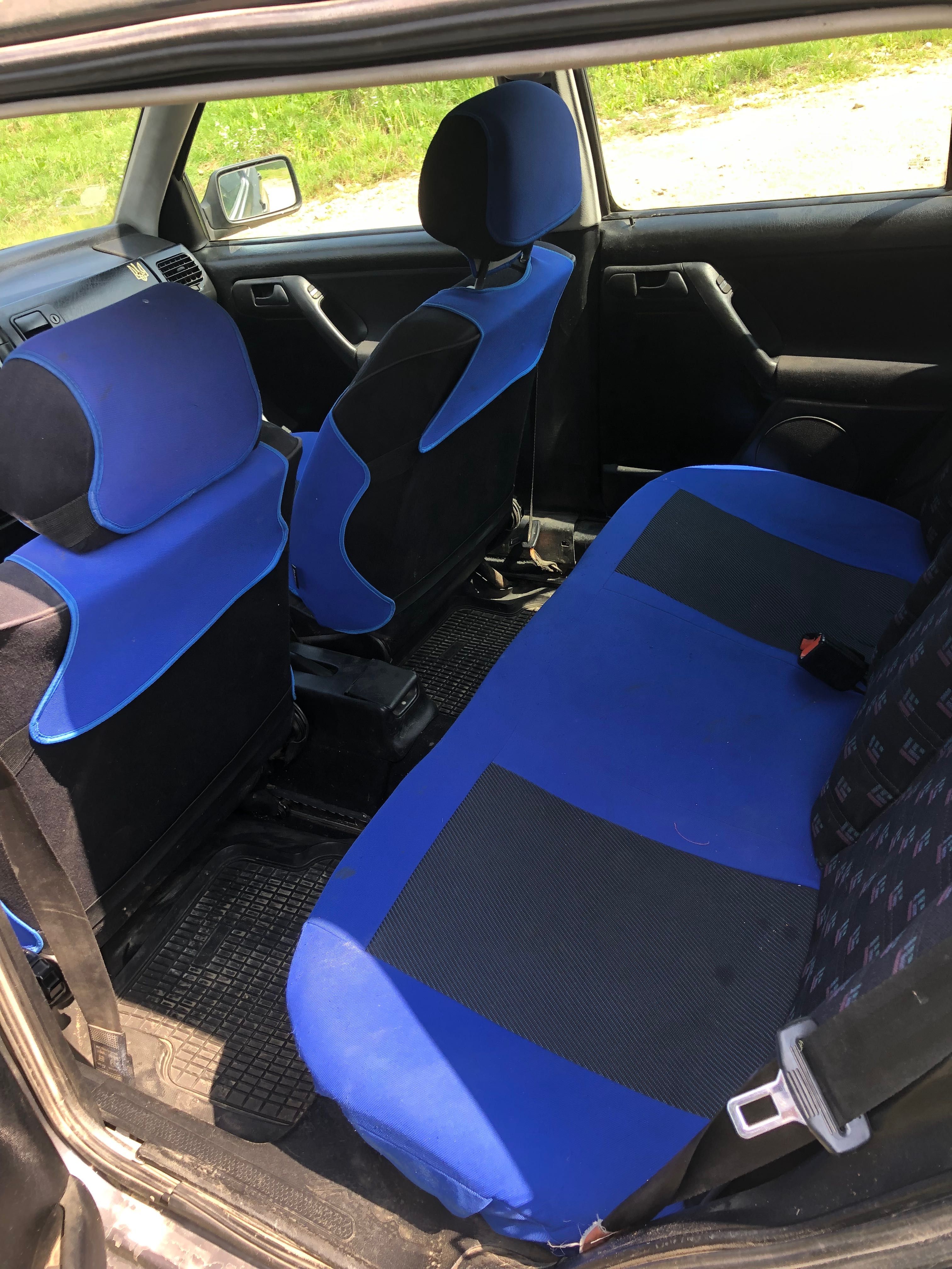 Автомобіль Volkswagen Golf