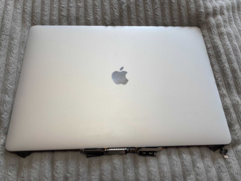 Кришка для Apple MacBook Pro 16 Silver A2141
