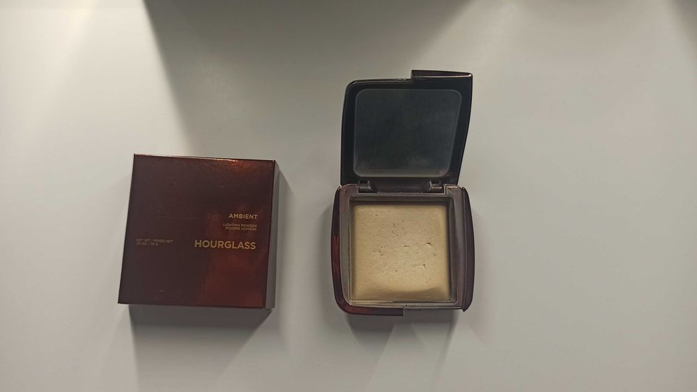 Puder Hourglass Diffused Light