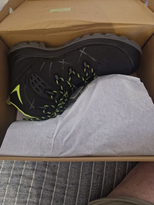 Buty robocze z metalowym noskiem ,za kostkę