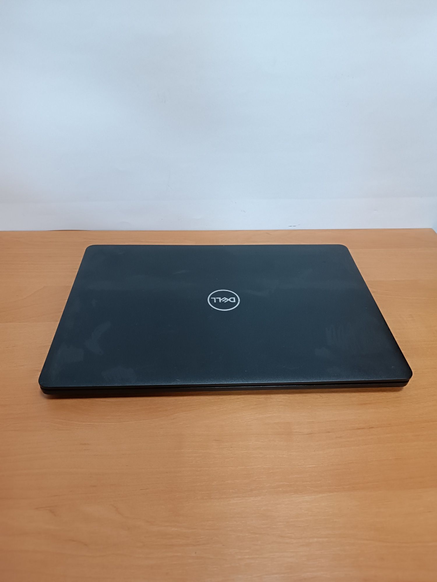 Ноутбук DELL i7 7500 3.5Ghz 8GB SSD 256GB Radeon R5 M330 FHD