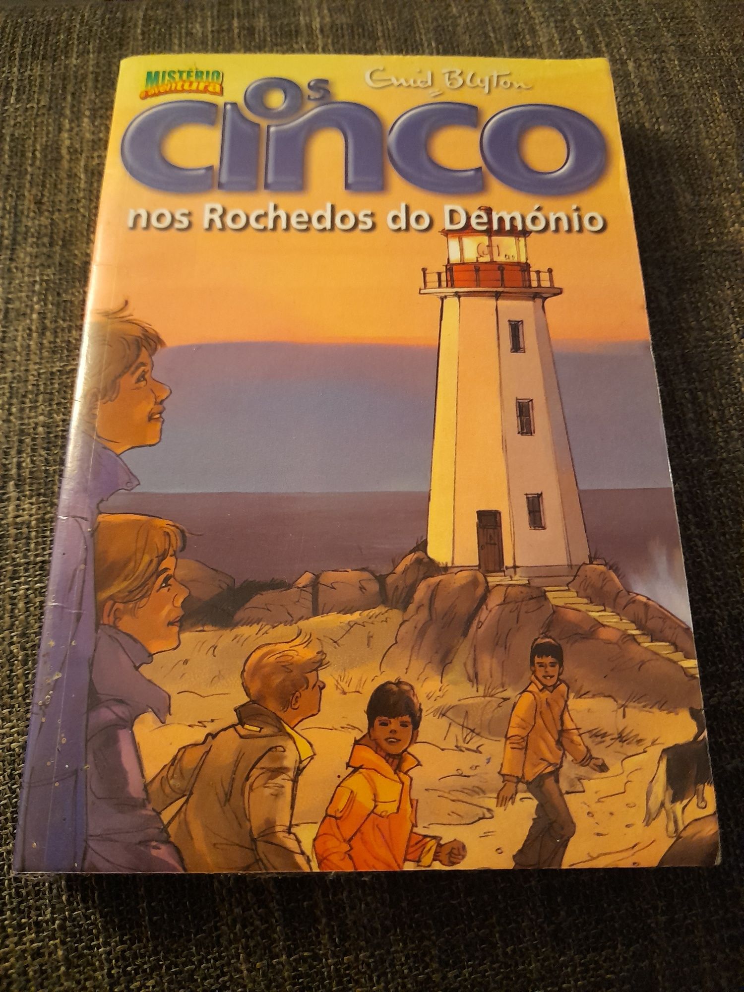 Livro - Cinco nos Rochedos do Demônio