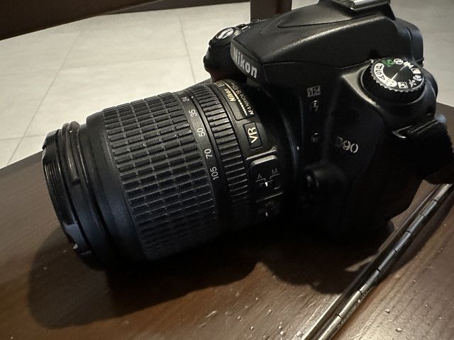 Nikon D90 с объективом