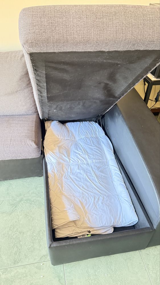 Sofá Chaise long 3 lugares com 2 puffs