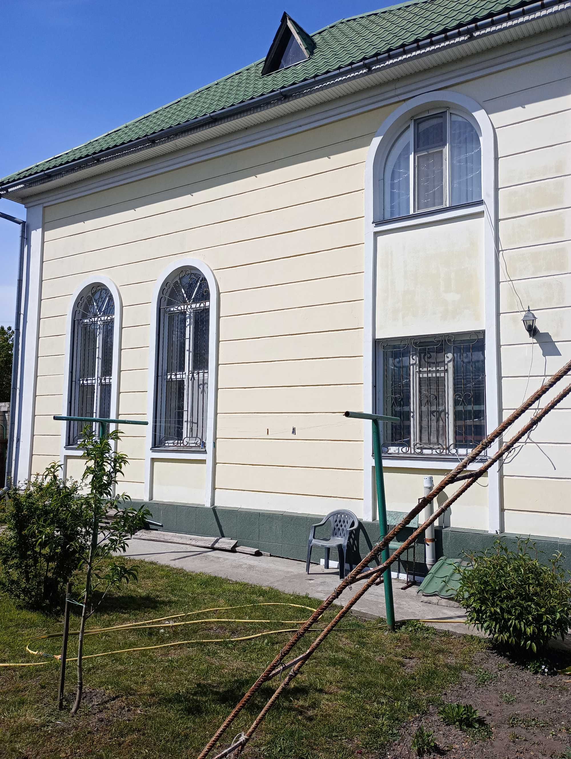 Гарний, великий будинок в центрі міста