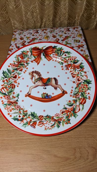 Блюдо с новогодним декором