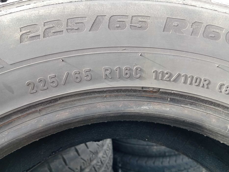 Opona używana letnia 225/65R16C Pirelli Carrier 1szt.