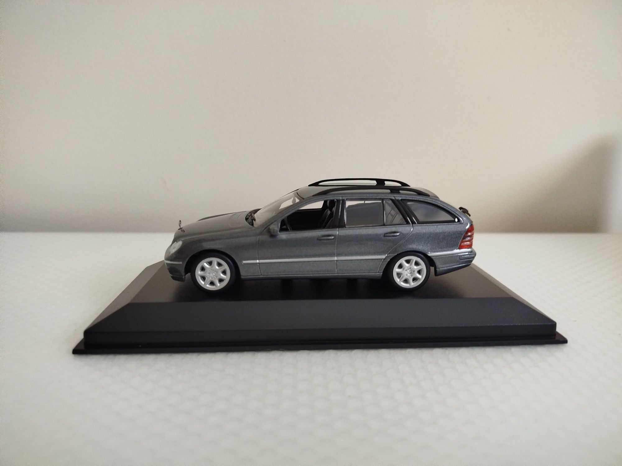 Miniatura Mercedes Classe C Estate 1/43 Nova