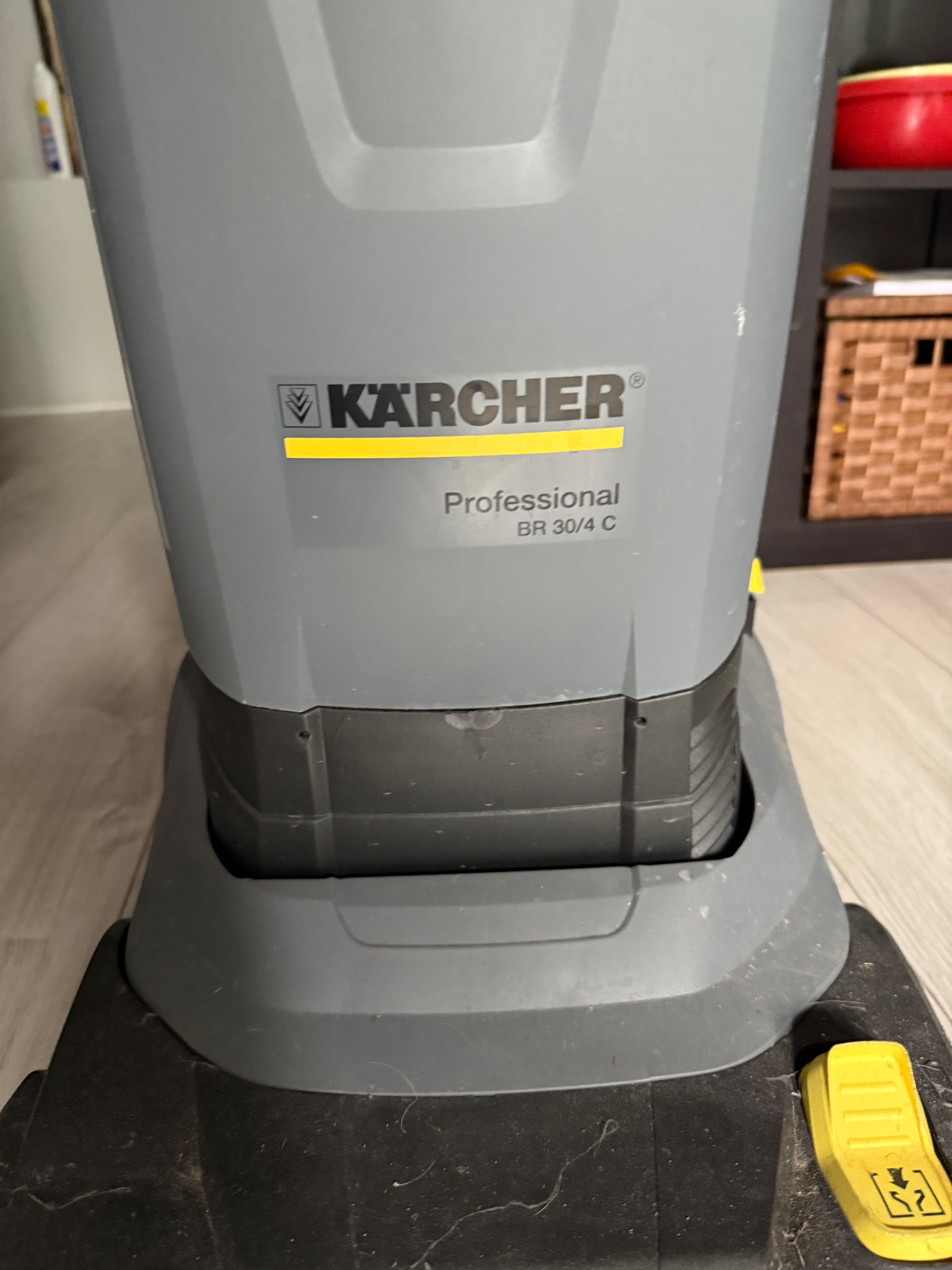 Szorowarka kompaktowa KARCHER Professional BR 30/4 C 1.783-220.0