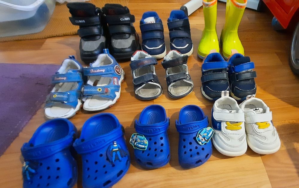 Взутя для хлопчика. Різні розміри та стан.