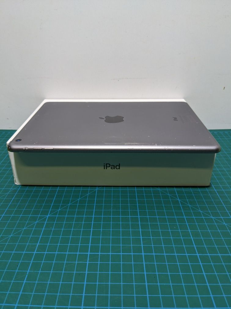 Планшет Apple Ipad Air A1474 16GB Gray (11)