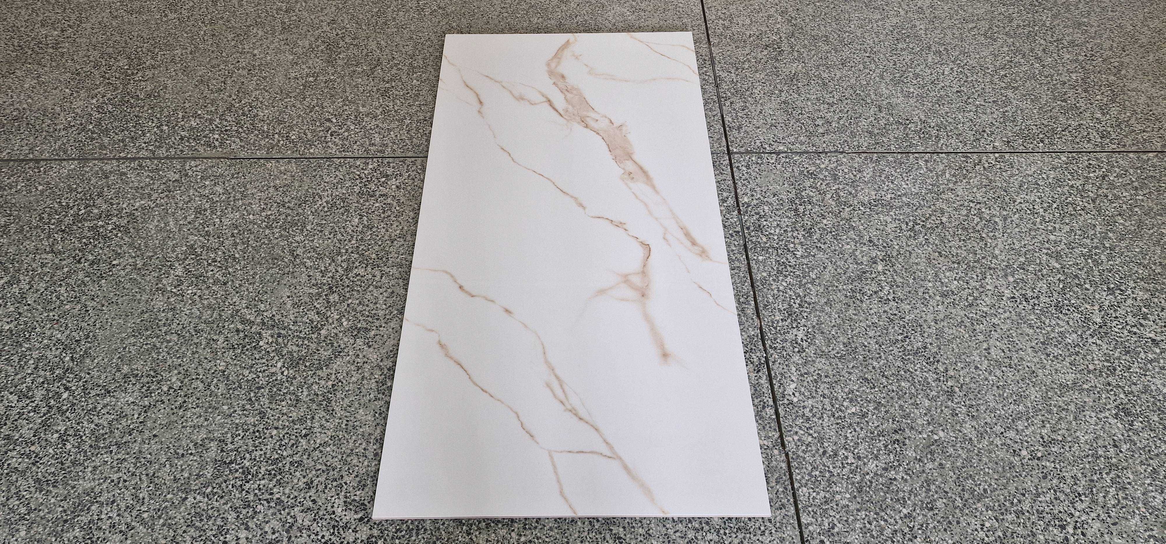 Gres polerowany w złote żyłki do kuchni Spider Gold 60x120 Gat I