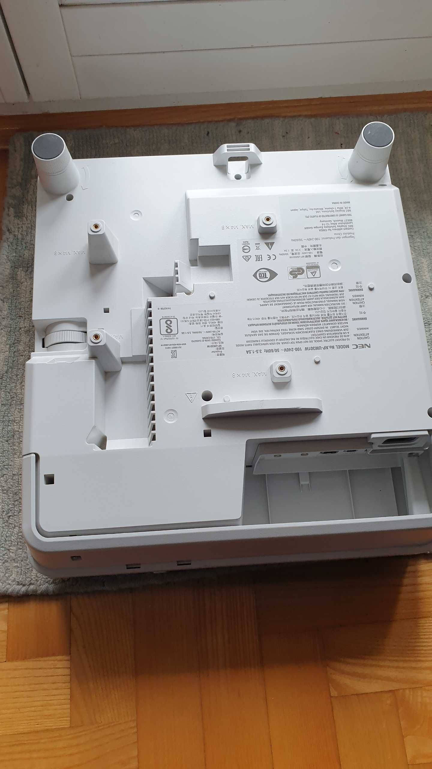 Projektor LCD NEC UM301W biały krótkoogniskowy idealny stan