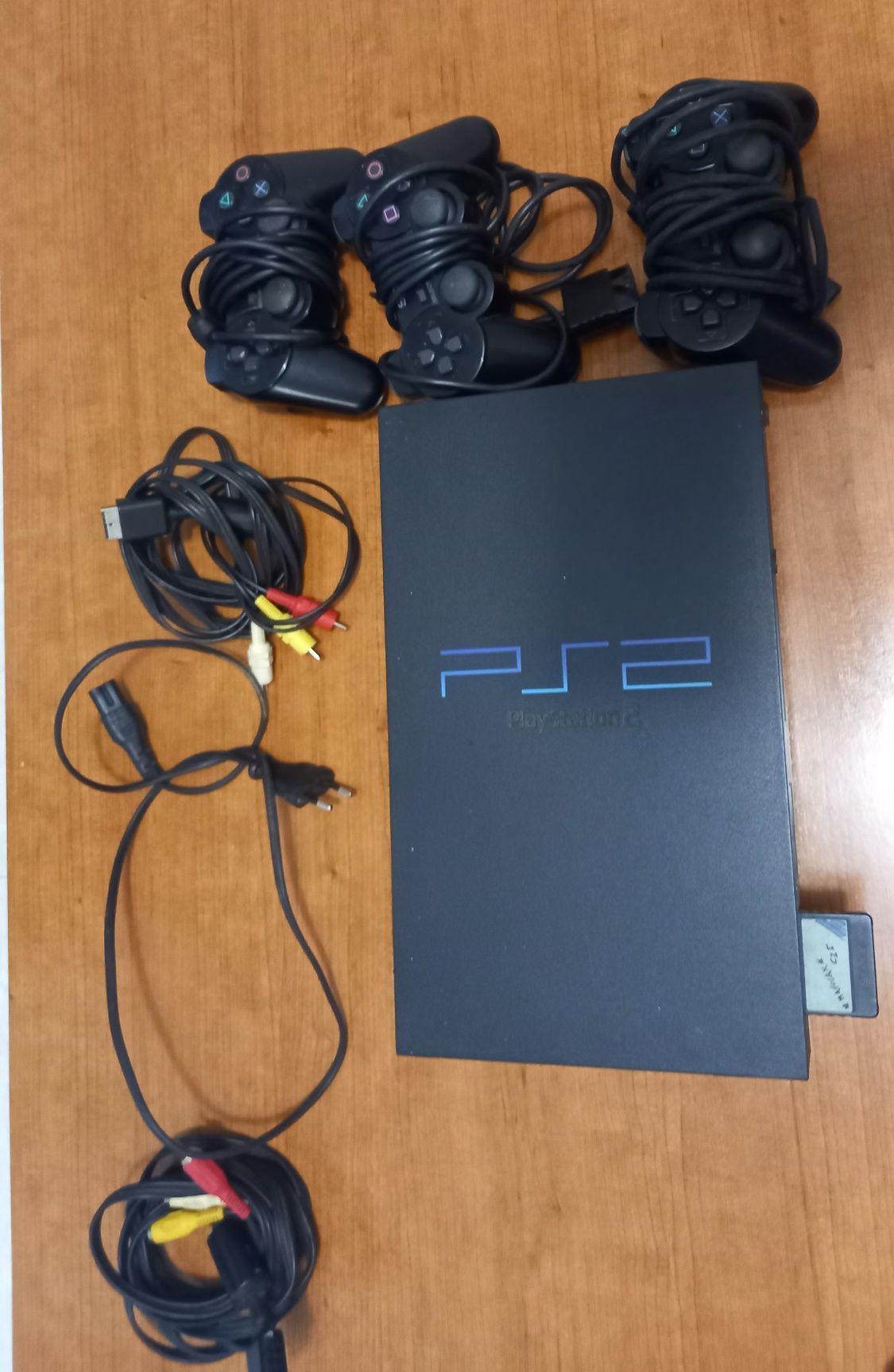 Playstation 2 com 3 comandos e cartão de memória