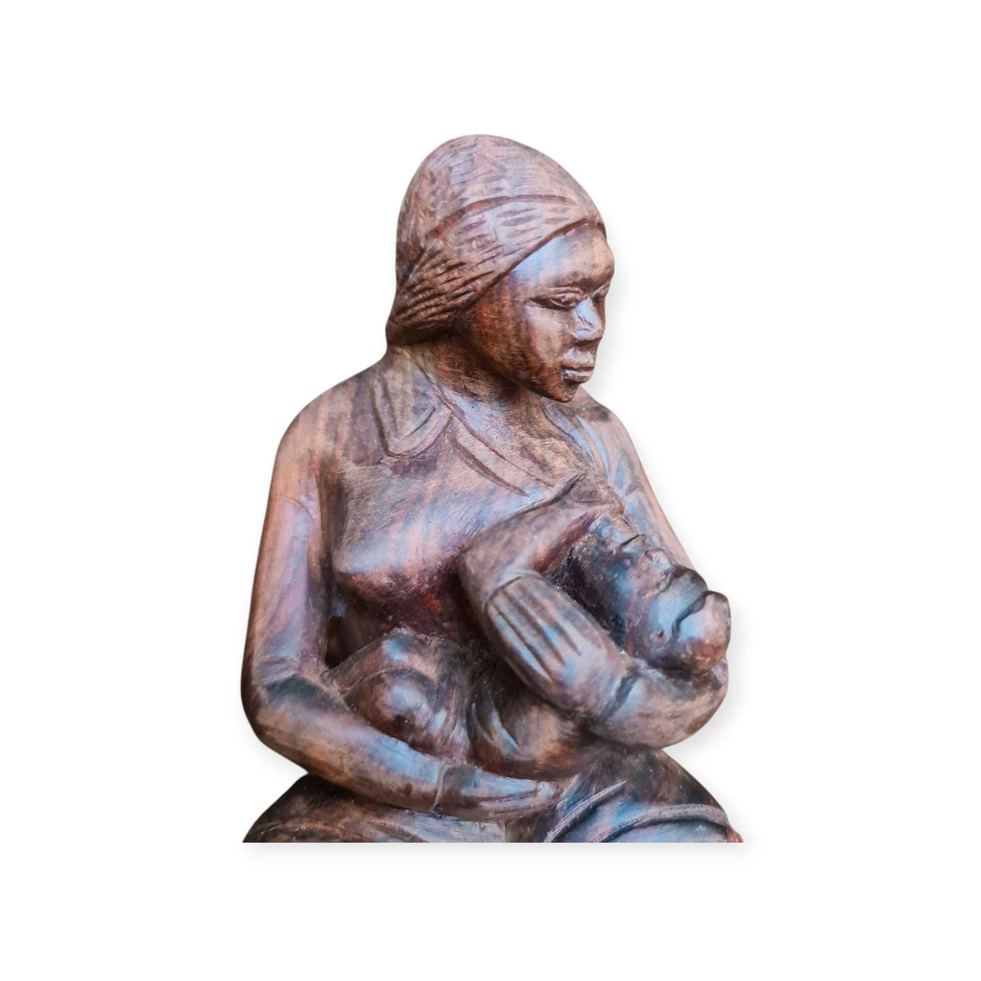 Estátua Gesso – Mãe Amamentando Bebê