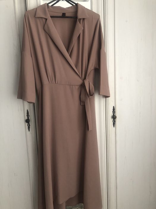 Плаття,сукня стильна і нарядна в ідеальному стані,три четверті рукава