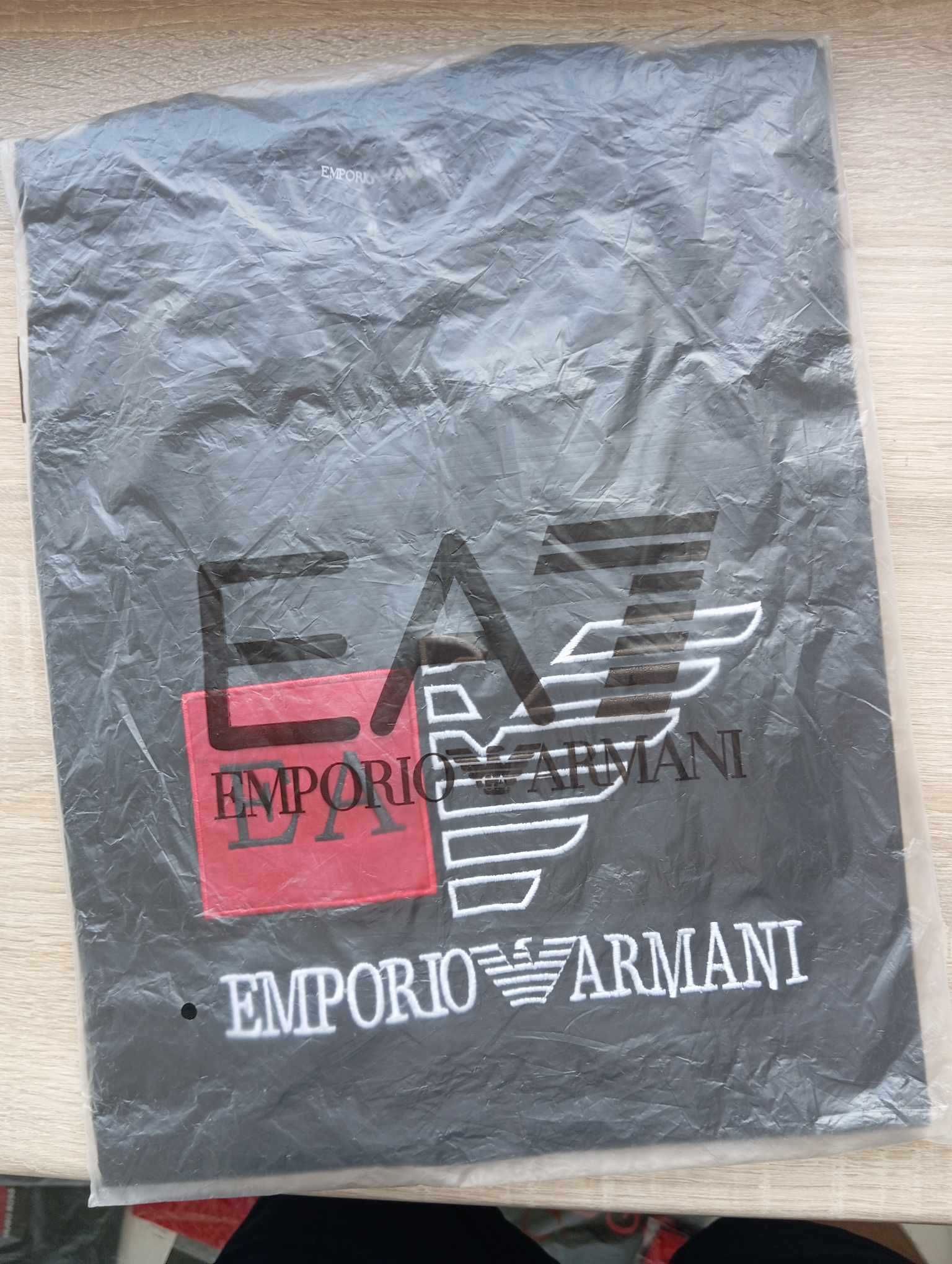 Koszulka Emporio Armani, klasyczny krój, czarna L