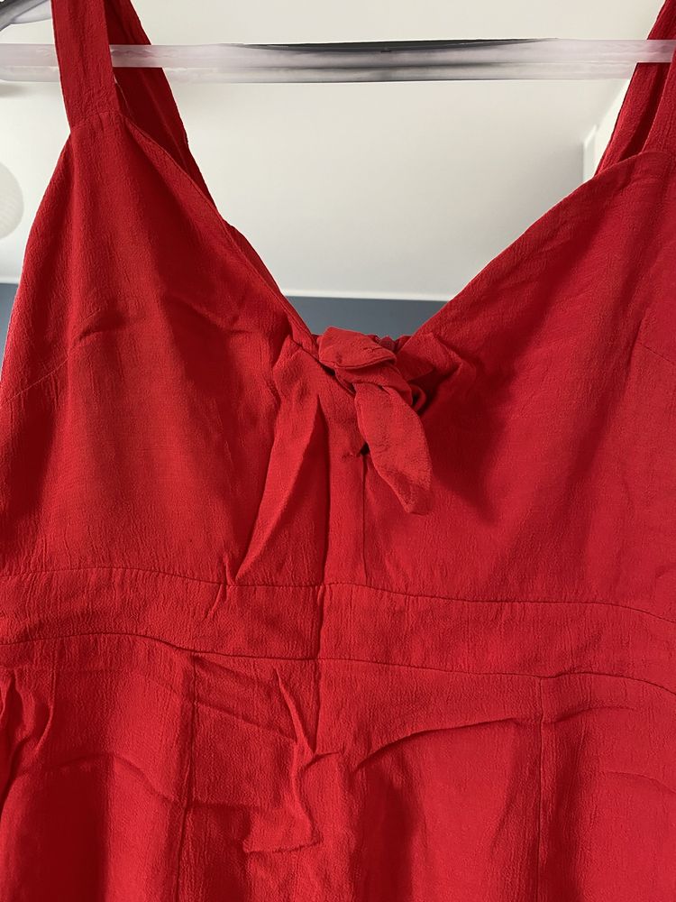 Czerwona letnia sukienka