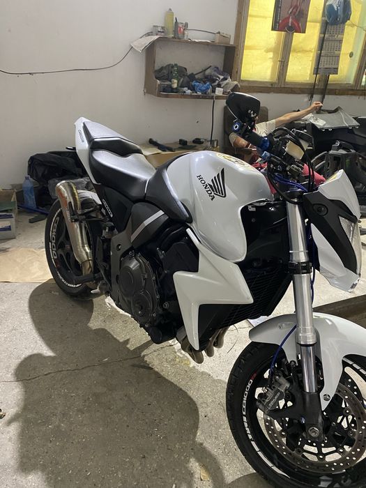 Honda cb1000r гарному стані