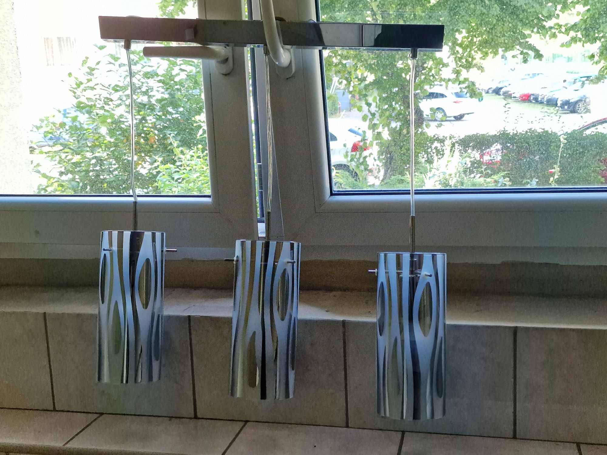 Lampa sufitowa listwa plus trzy klosze .