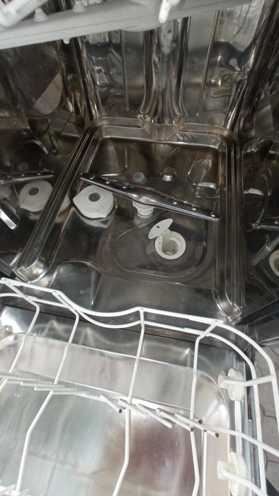 Продам посудомоечную машину Ariston LI48A