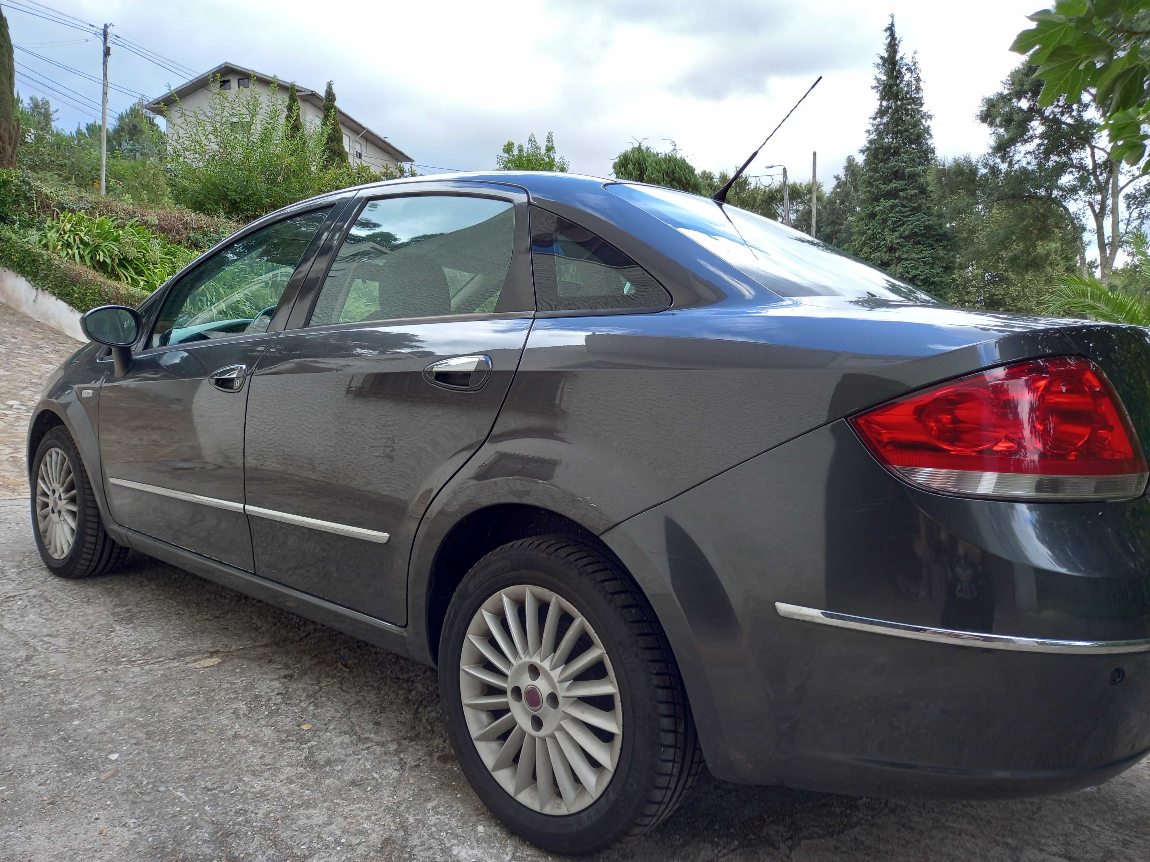 Fiat Linea 1.3 Jet Emotion em Muito Bom estado geral