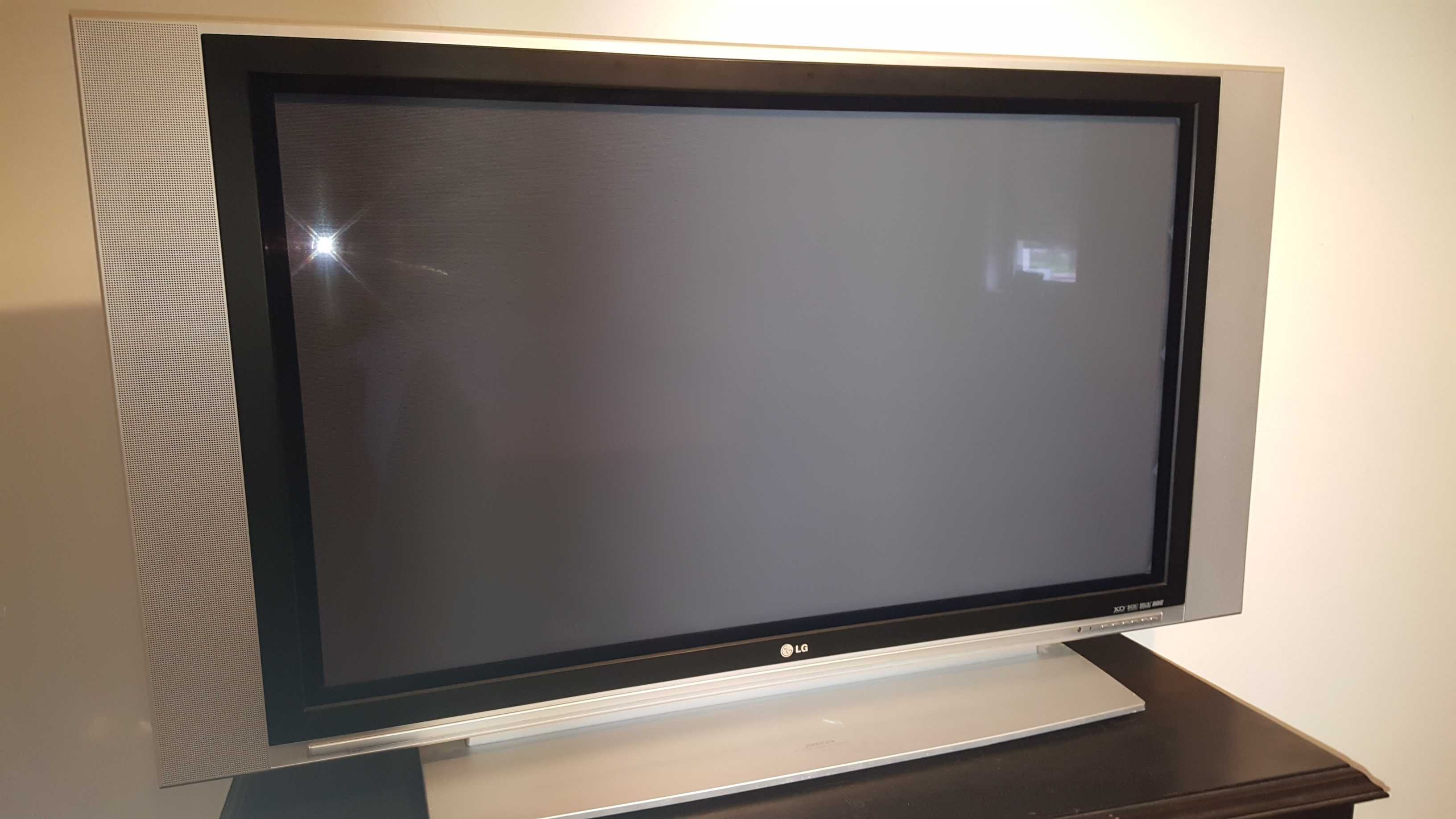 TV Plasma LG modelo RZ-42PX11 - 42" - Avariado