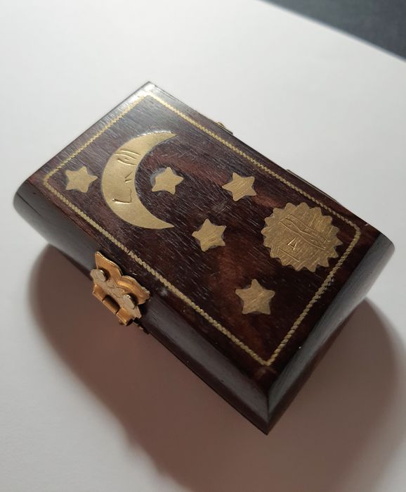 Drewnianą szkatułka