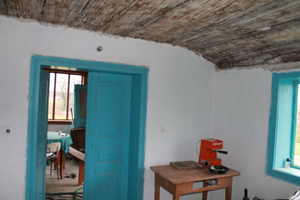 Продається  Земельна Діляка з будинком під лісом