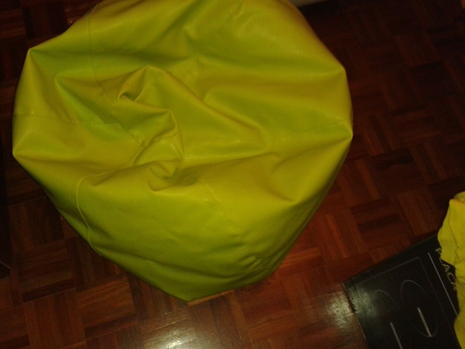 Pouf Pera verde, em bom estado