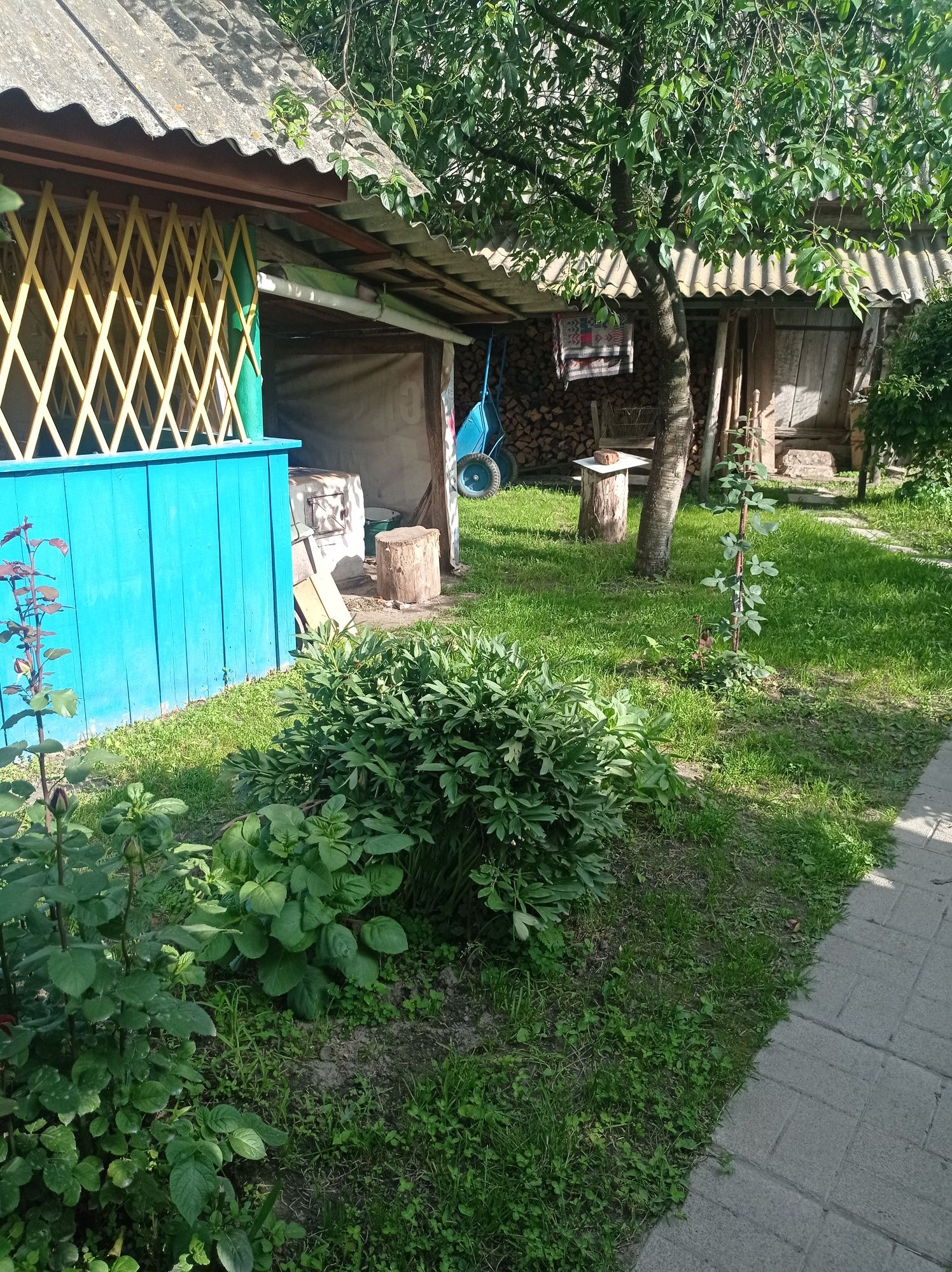 Садиба біля міста в селі Льгів. єВідновлення. ЗРУЧНОСТІ.