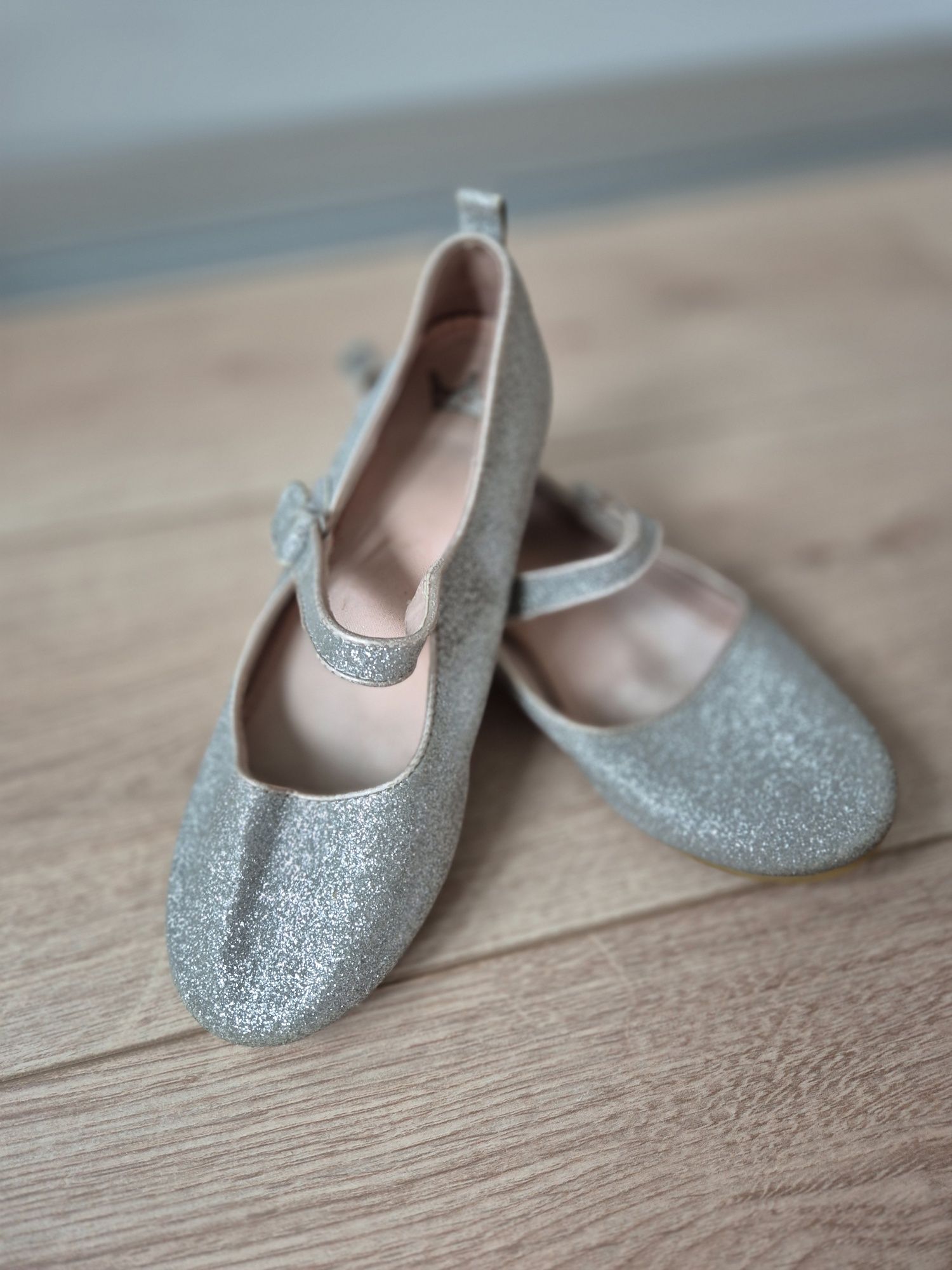 Balerinki baleriny brokatowe srebrne H&M 33 używane