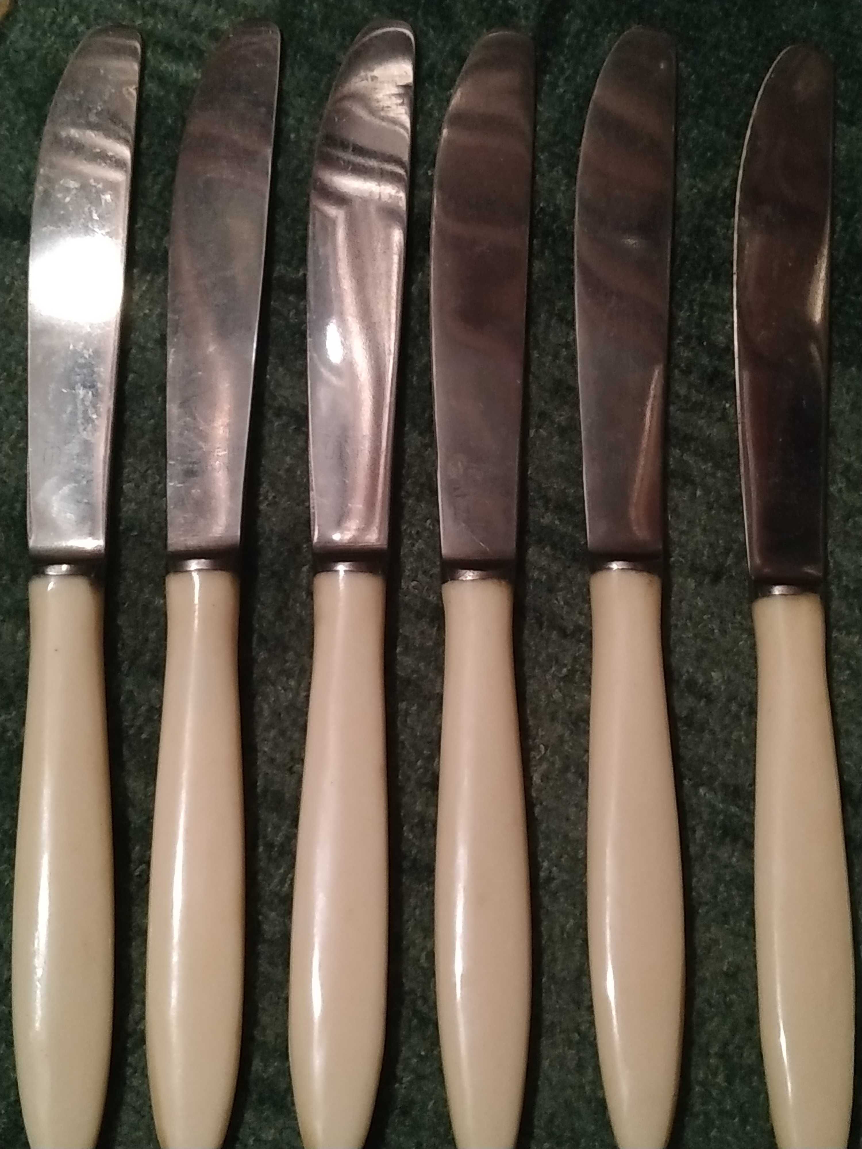 Набор вилок и ножей