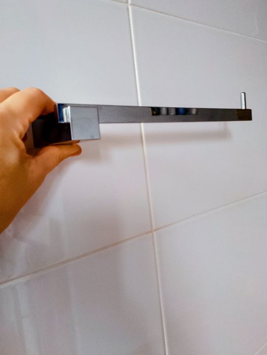 Wieszak uchwyt na ręcznik łazienkowy stan bdb design nowoczesny