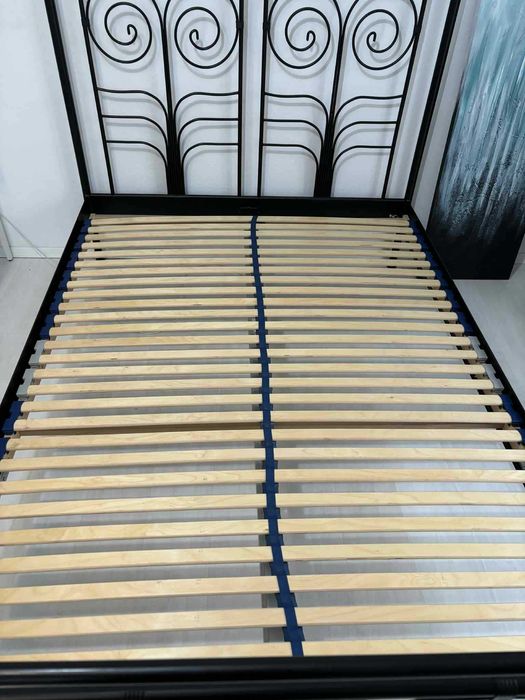 Łóżko solidne metalowe czarne +materac 140