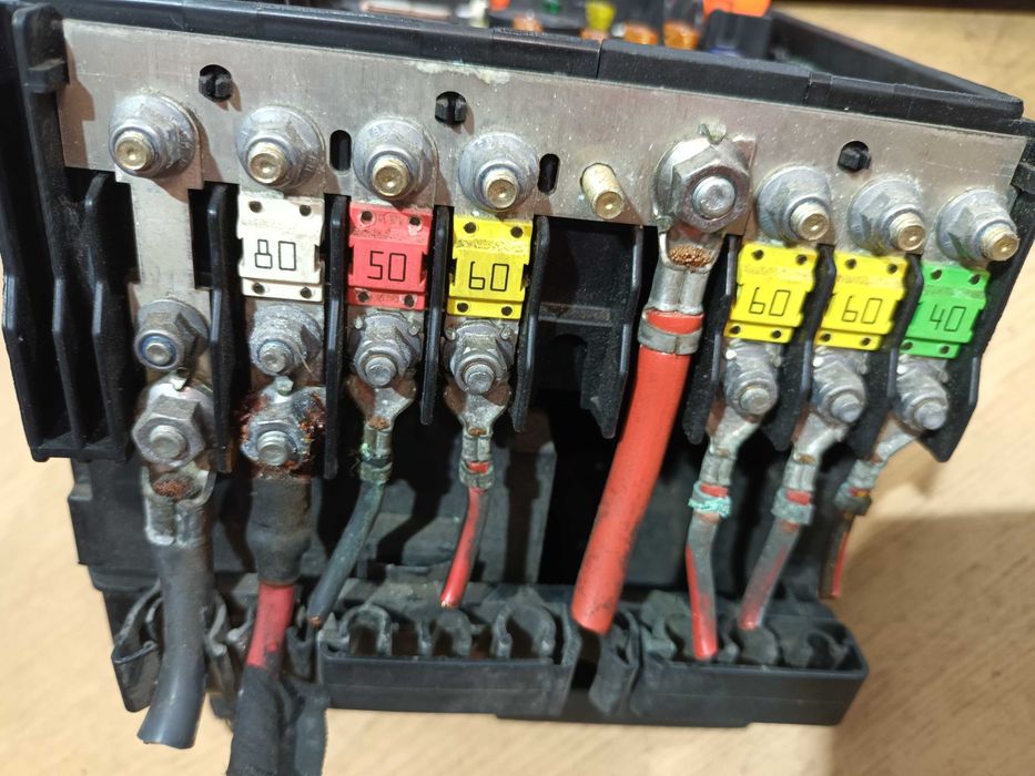 Skrzynka bezpieczników elektryczna VW Passat B6 B7 Golf V A3 Sharan