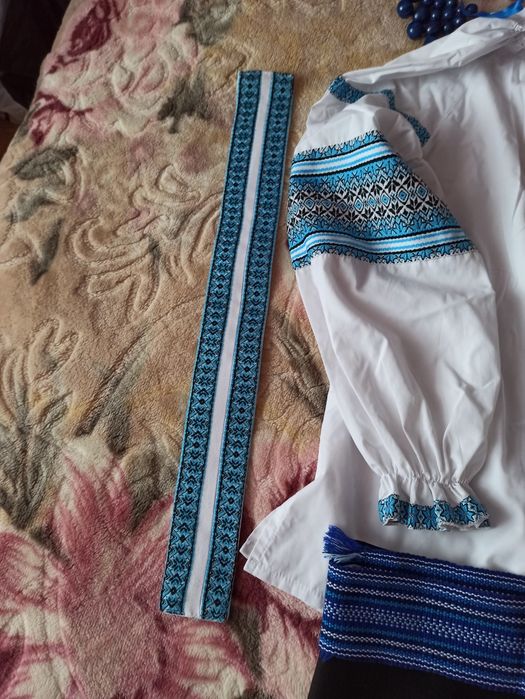 Жіночий наряд та аксесуари( кокошник)