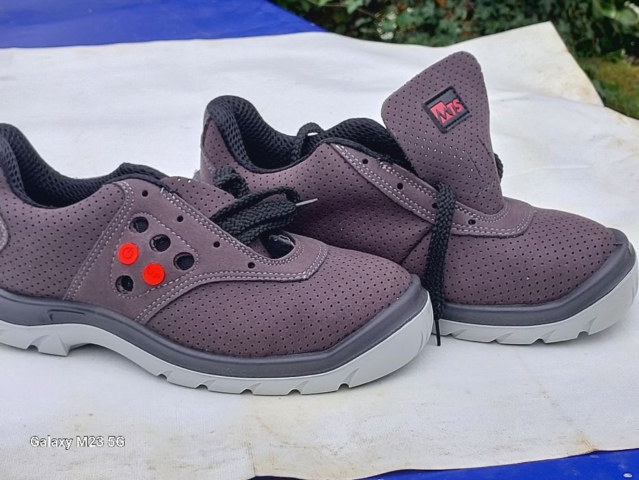 Buty robocze rozm 42 francuskie wzmacniane noski wytrzymałe i solidne