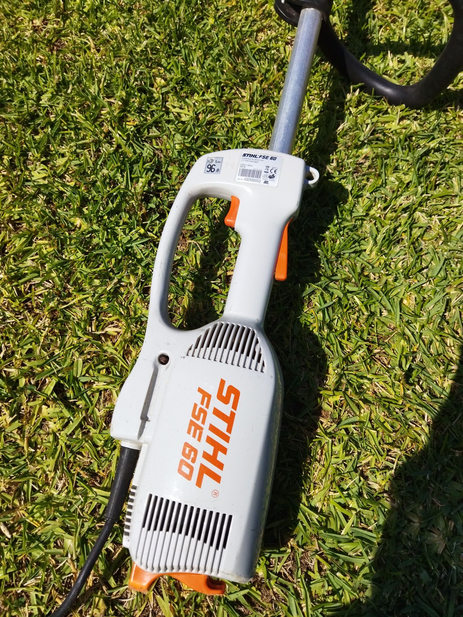 Vendo máquina para cortar erva elétrica  STIHL