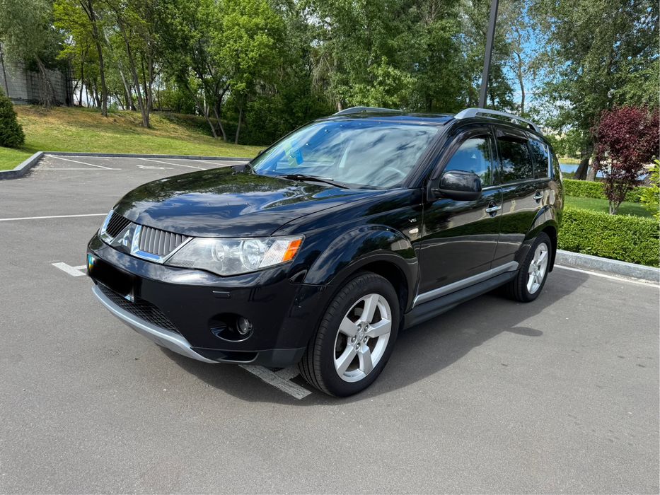 Продаю Mitsubishi Outlander