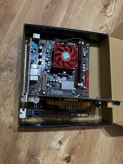 Материнська плата з процесором ,відеокарта та озу